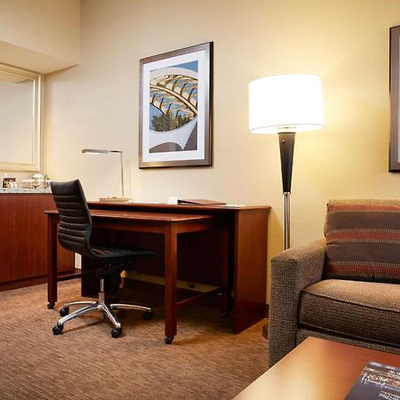 Doubletree Suites By Hilton Hotel Cincinnati - Blue Ash Sharonville Eksteriør billede