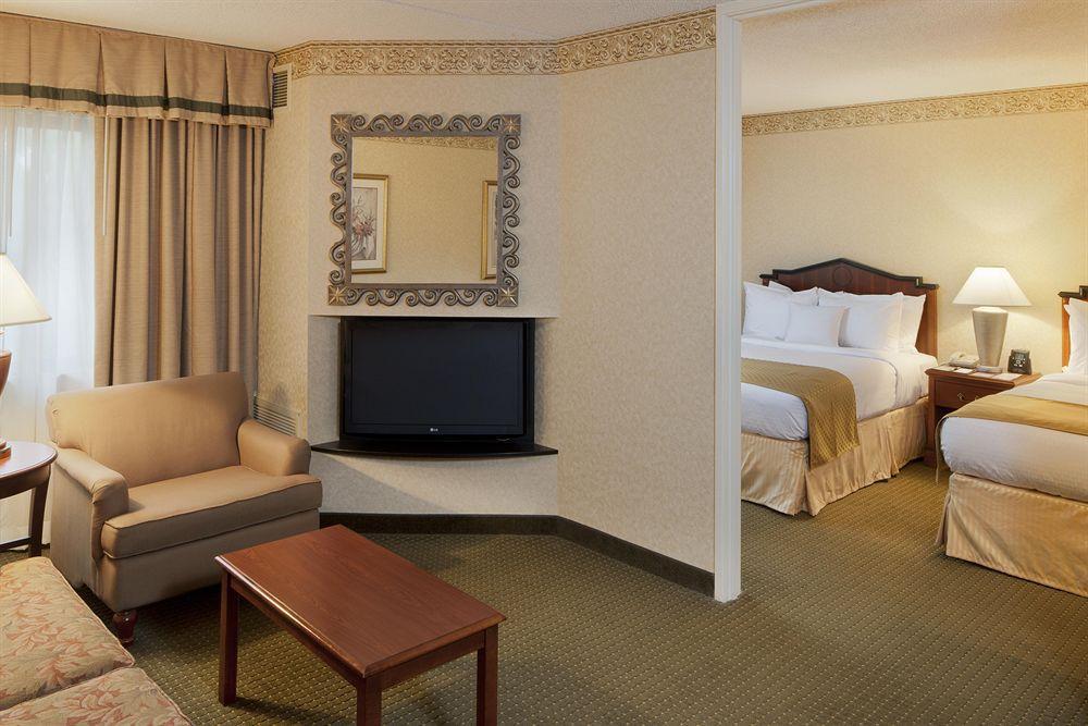 Doubletree Suites By Hilton Hotel Cincinnati - Blue Ash Sharonville Værelse billede