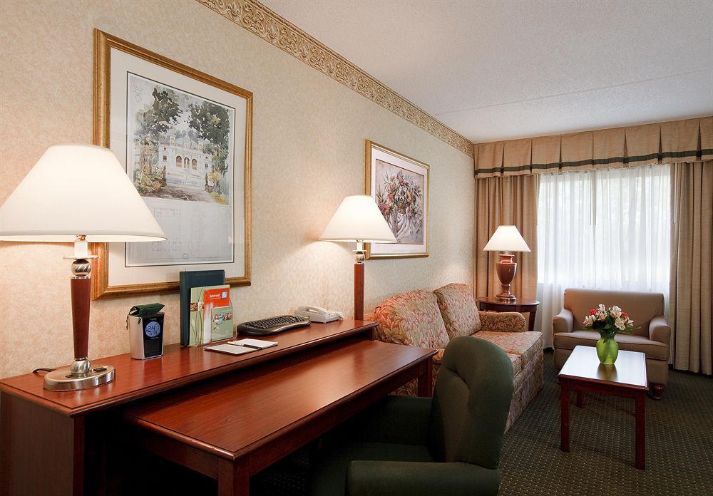 Doubletree Suites By Hilton Hotel Cincinnati - Blue Ash Sharonville Eksteriør billede