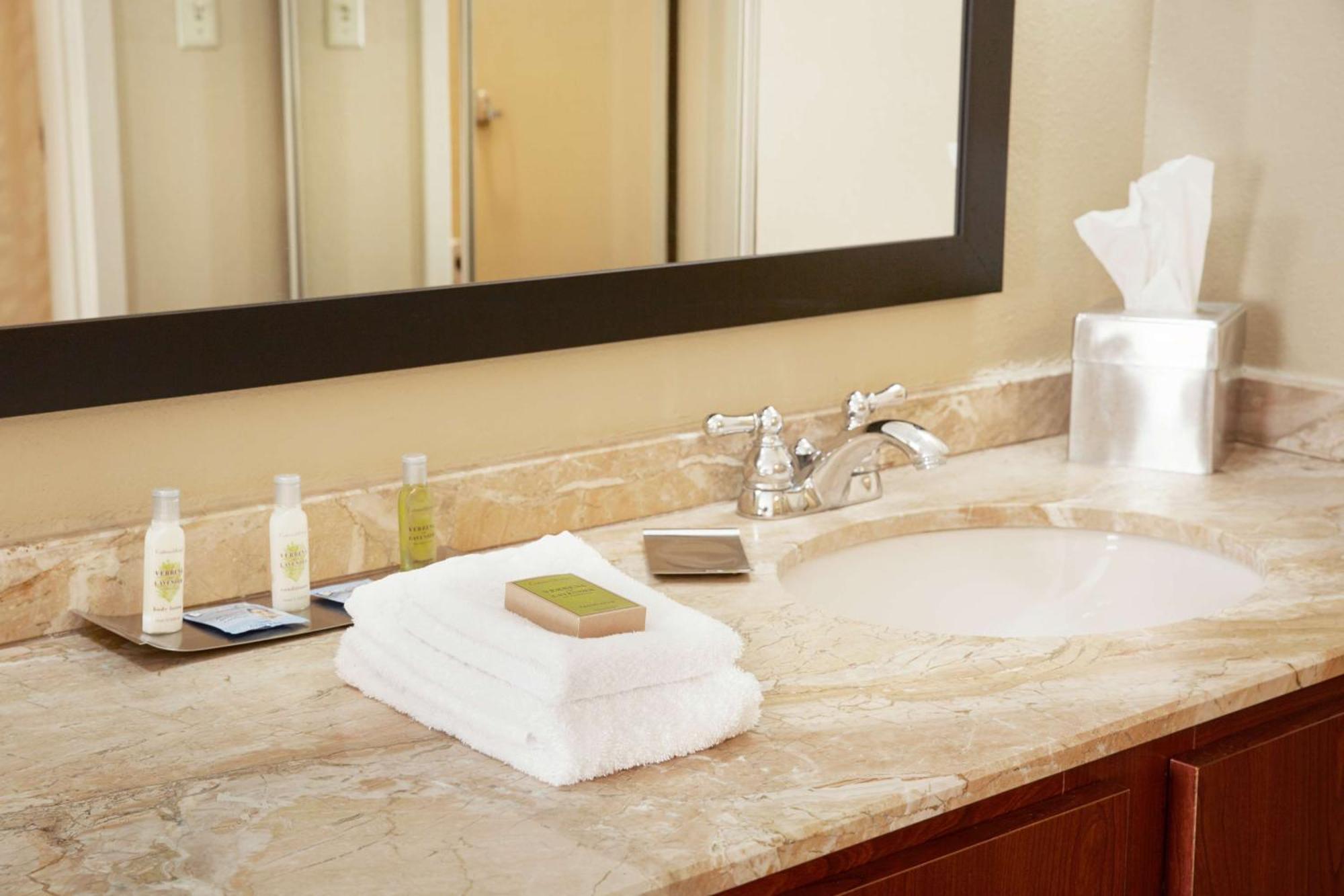 Doubletree Suites By Hilton Hotel Cincinnati - Blue Ash Sharonville Eksteriør billede