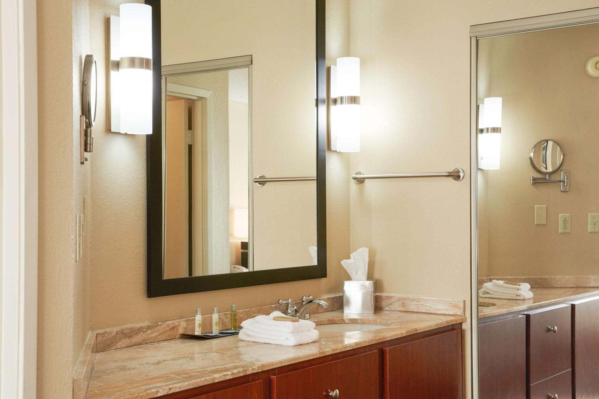 Doubletree Suites By Hilton Hotel Cincinnati - Blue Ash Sharonville Eksteriør billede