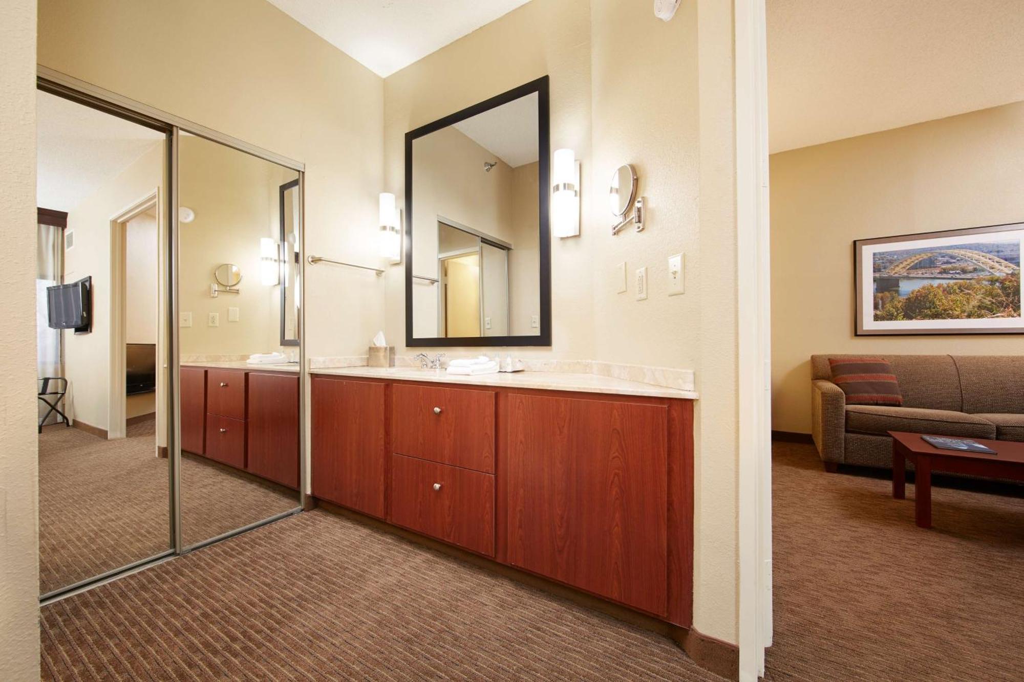 Doubletree Suites By Hilton Hotel Cincinnati - Blue Ash Sharonville Eksteriør billede